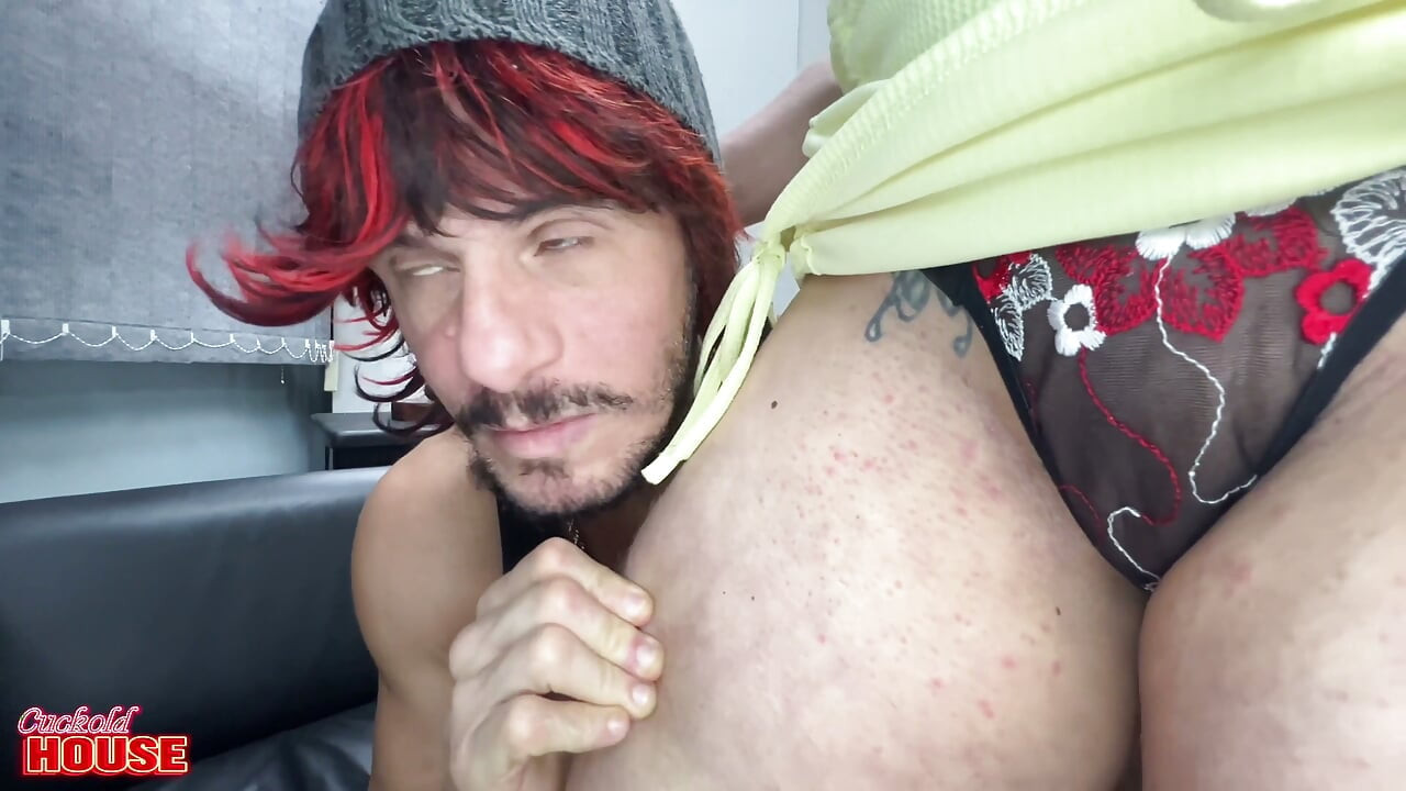 This Hot MILF Couldn't Take It in the Ass, so She Took a Double Penetration with Two Big Cocks in Her Pussy