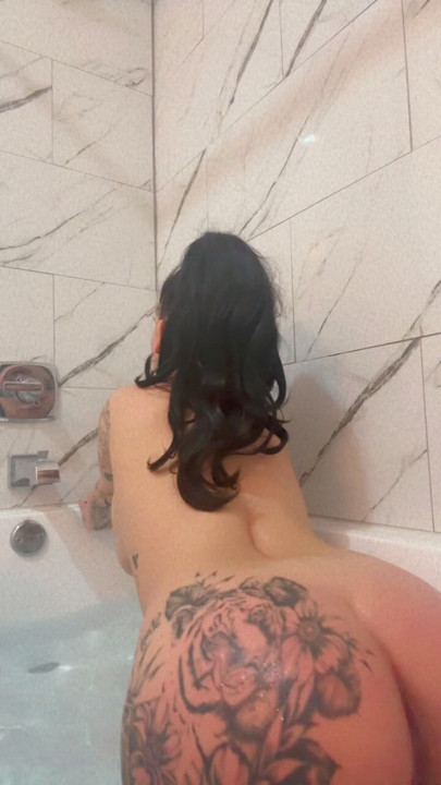 you came for a quick look and stayed for the ass and pussy