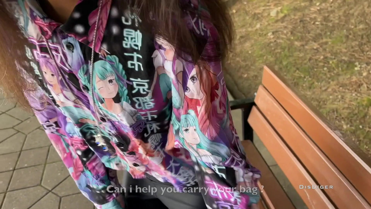 在街上捡到一个美眉，操了她，还戴上了她的眼镜