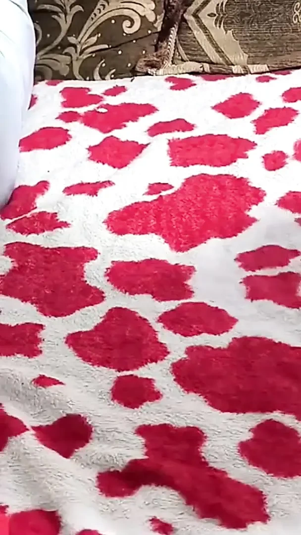 Khoe đôi chân bẩn thỉu của tôi trước cam trong khi bị đực đen của tôi bắn tinh