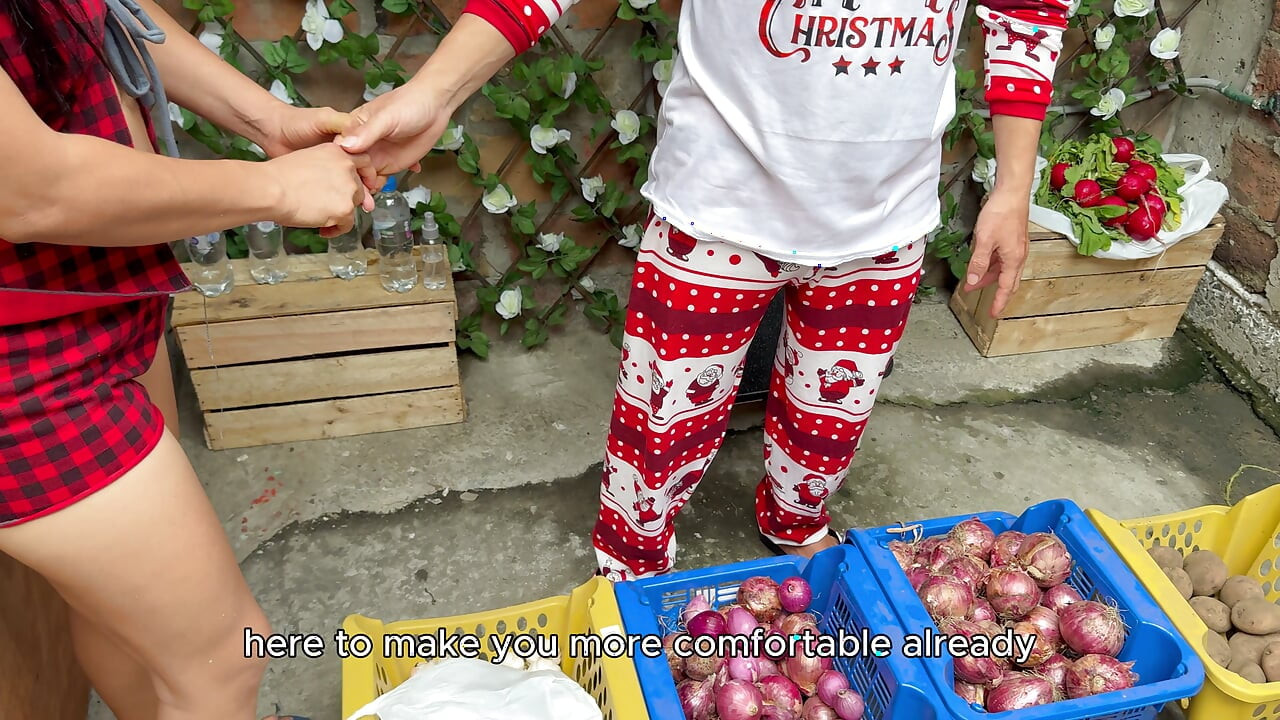 เย็ดในตลาดกลางแจ้ง: ลูกค้าละตินจ่ายค่าอาหารด้วยตัวเธอ