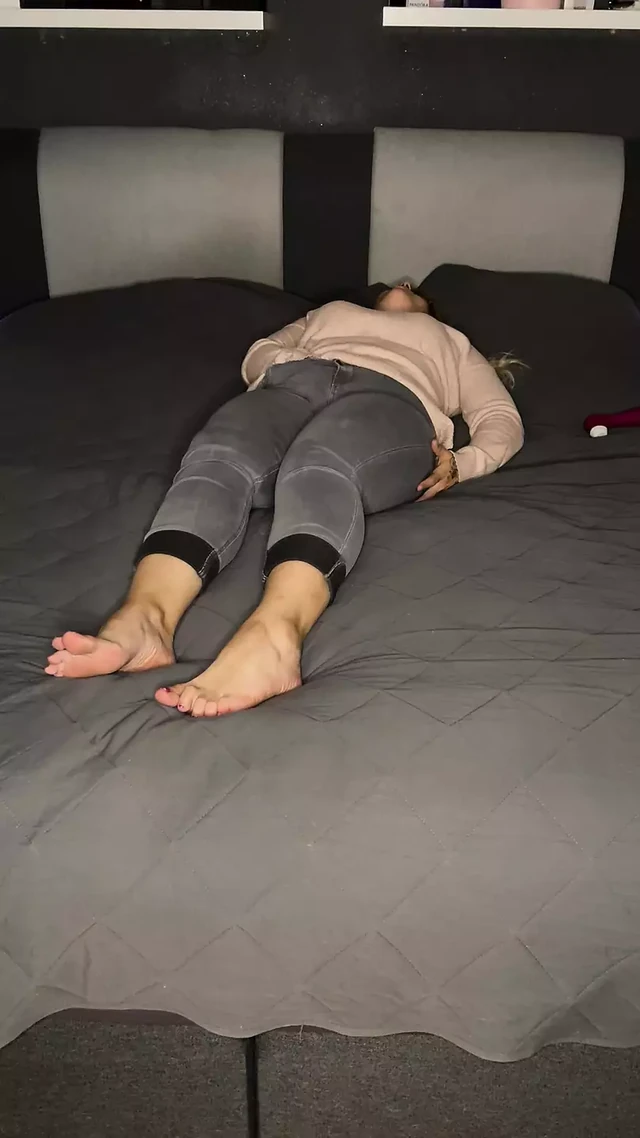 Masturbation on bed solo time clitoris rubbing twitching moaning shaking orgasm