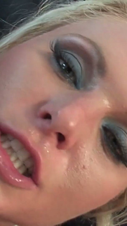 Exhibitionisten model wird ueberall von ihrem Dominus gefickt | Clip 2