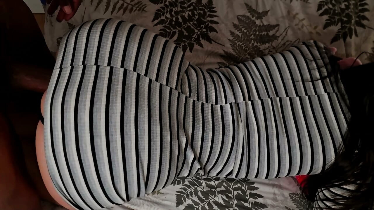 Mi cuñado termino con mi hermana y lo tuve que consolar con mi culo, sentones rico encima de su polla dura con mi vestido ajustado sin braga