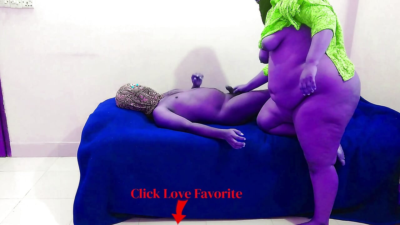 My MILF Hot Stepmom Fucked Me!