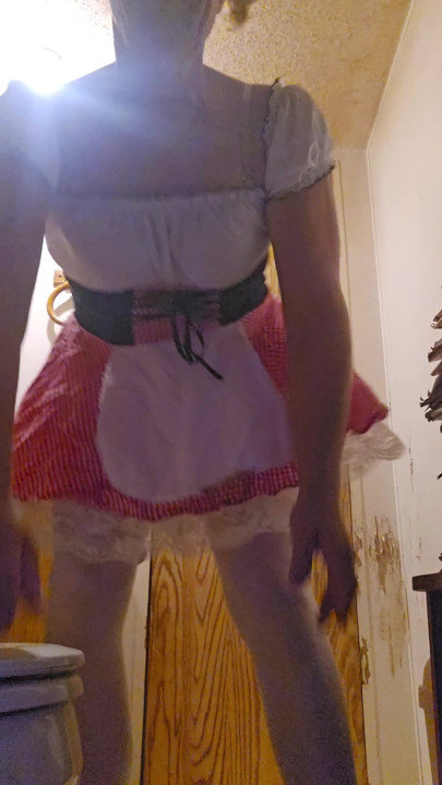 Kadın kılıklı Veronica, ilk videosu.