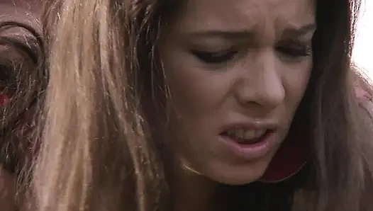 Cewek semok dientot anal di luar ruangan