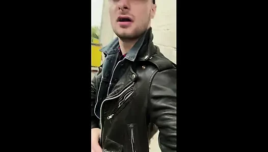 Kovboy kıyafeti içinde kinkysirius ıslak yağmur duşu