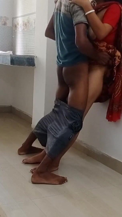 कामवाली बाईकडून घर साफ करताना सेक्स | क्लिप 2