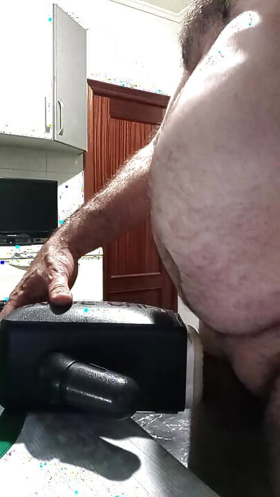 Beau Gosse, Mature, Potelé Avec Une Grosse Bite Qui Baise Ma Machine À Sexe Jusqu’à Ce Que Je Jouisse À L’intérieur