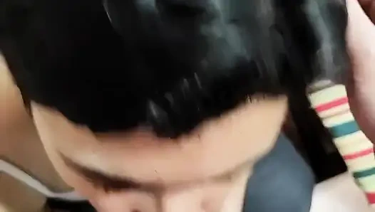 Quickie! Blowjob und sperma auf ihre frankfurter! (und Schwarze Jeans)