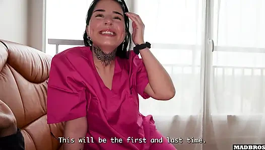 Одну французскую воспитательницу с красивой большой задницей трахнули дома в ее рабочие часы, !!