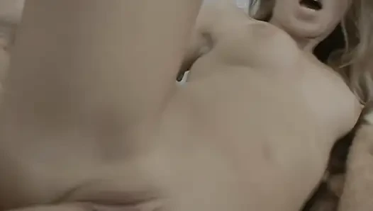Sicak Kiz Penisini Emiyor Ve Islak Vajinasini Aliyor