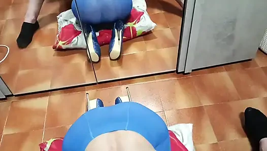 23 Minuten, in denen MILF einen Schwanz lutscht und in ihren Mund kommt