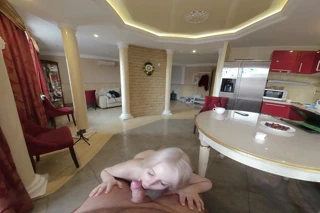 Ein kleines Cosplay mit einer schönen Blondine