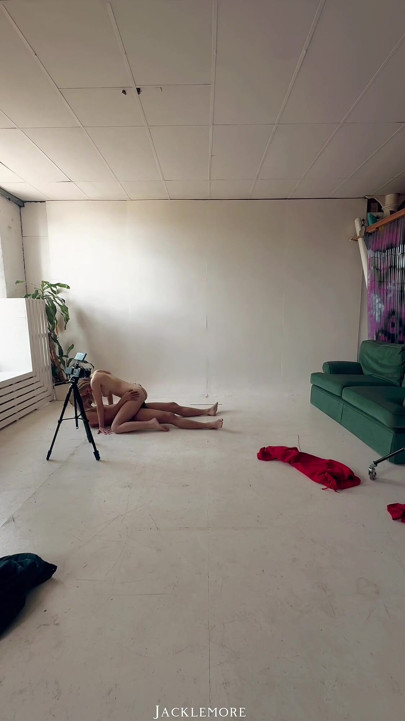 Bts - Dolly Love - ședință foto, supt pula și futai raw în studio