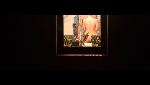 i vicini attraverso la finestra mentre fanno sesso con le luci accese