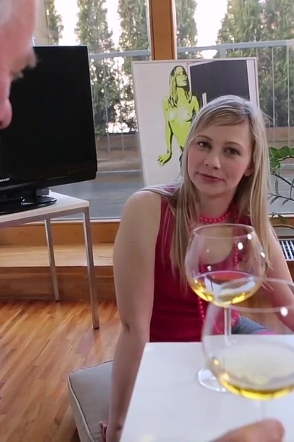 Renata Fucks Old Goes Young Guy Who Gave Her Some Attention
