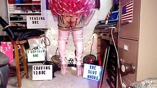 Slut-dancing με αργό QOS sissy εσώρουχο στριπτίζ σε ροζ tutu και 9" BBC SLUT πλατφόρμα μπότες στιλέτο.
