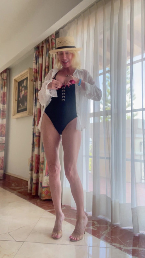 Milfmonica on vacation