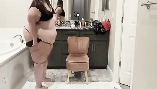 Plump Paradise: Costume Role Play Tease (sd)