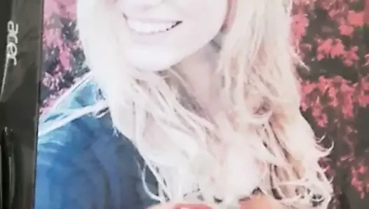 Nicole boşalıyor