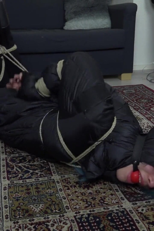 Luna Grey - dunjakke bondage HD