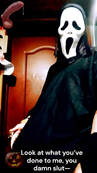 SCREAM A LOVE STORY Seorang pria dominan dengan topeng Ghostface dan kontol besar menyusup ke rumahmu pada malam Halloween untuk menyemprotkan sperma