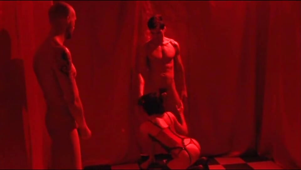 Sexy dreier mit dicken möpsen gefickt