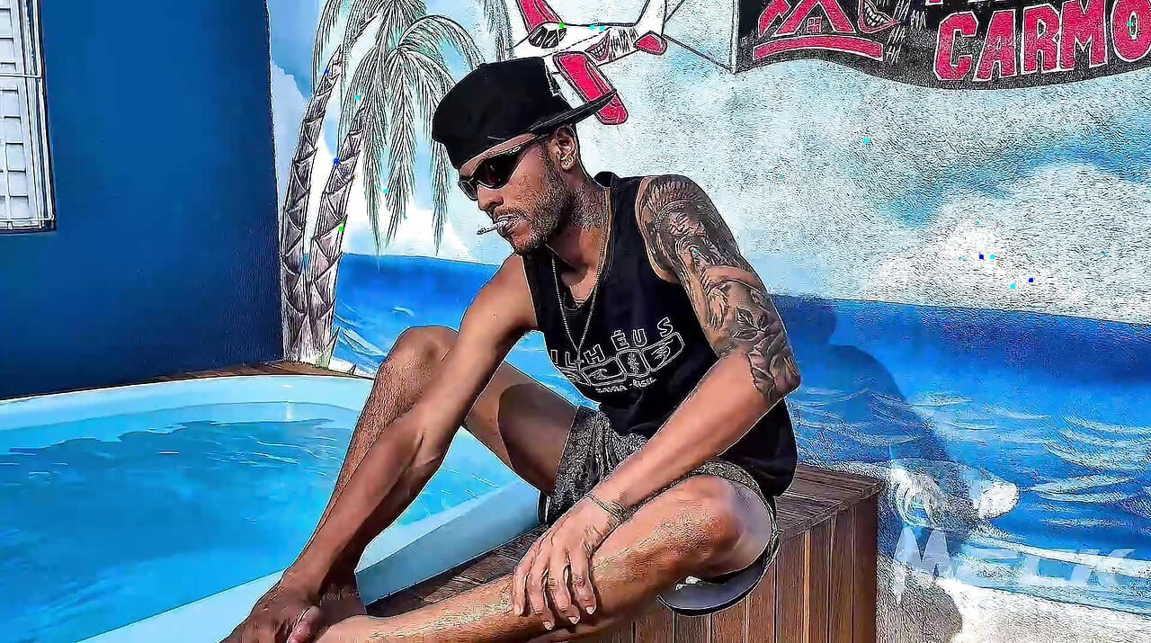 Tuxedo by the pool with oil bath moisturizing the pika