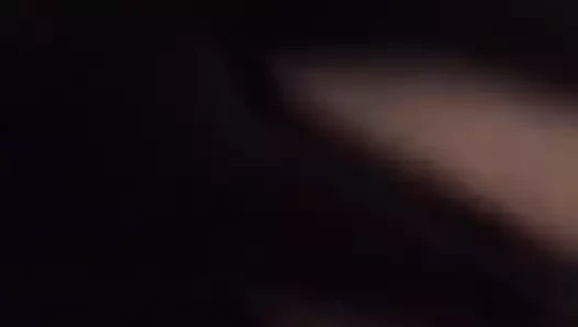 Meine MILF-Handschuhe mit Handschuhen spielen