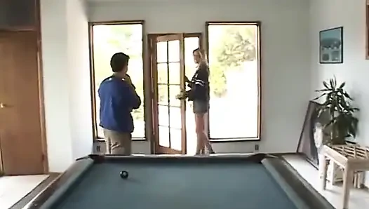 Sarışın sürtüğün kıllarına üçgen yamaları var