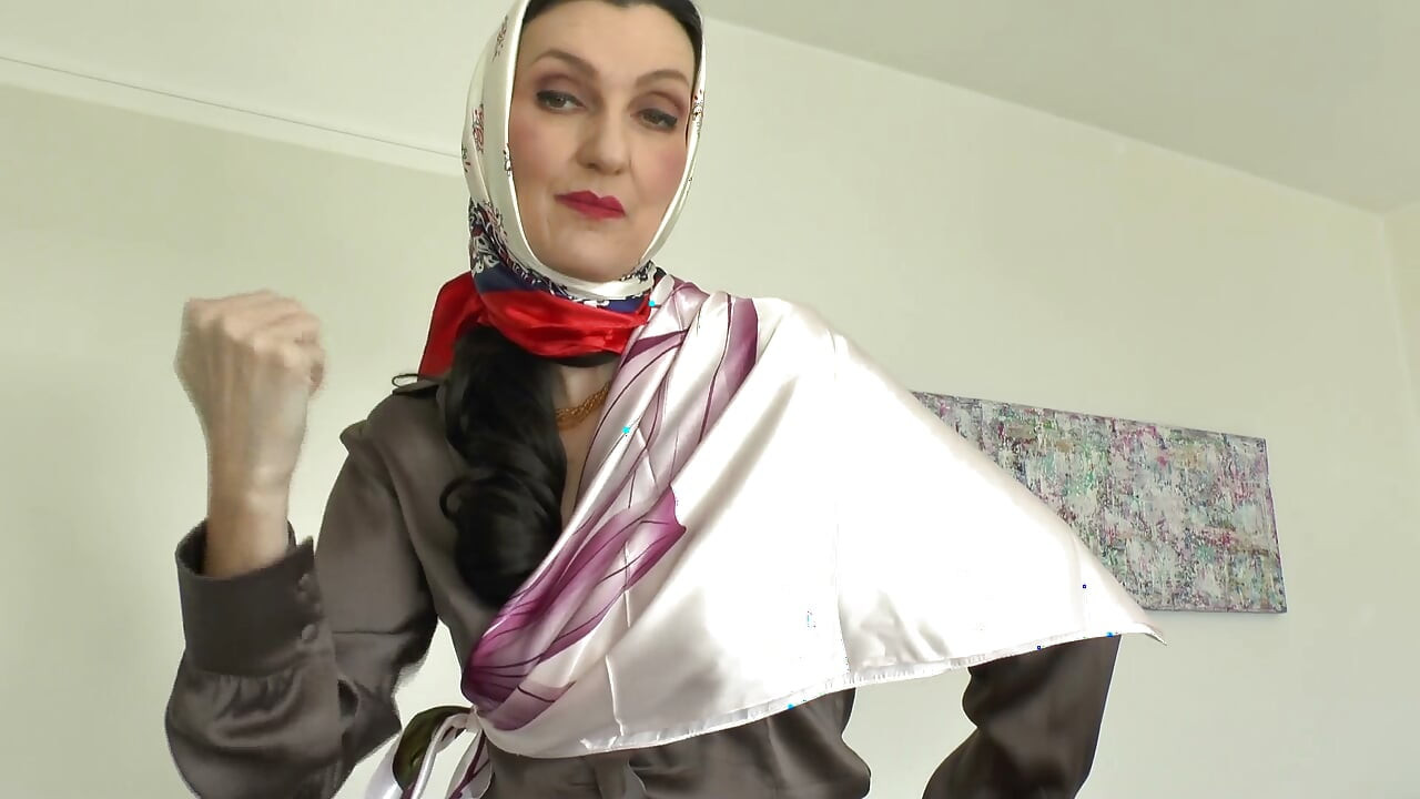 L’après-midi, essai de foulard, Lady Victoria Valente