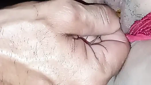 Kırmızı tanga ile