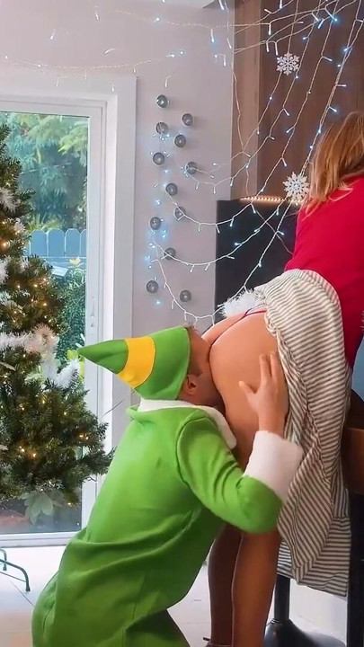 Merry FreeUse Christmas! Milf Stepmom Teaches Horny Stepson And Shy Stepdaughter How To Fuck | Clip 1
