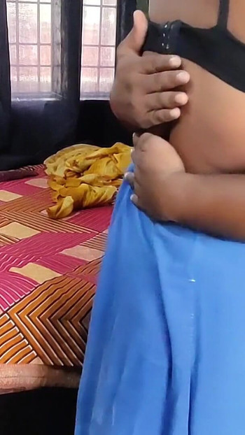 Momento cativante de "Eu fodi Bhabhi hoje levantando-a para meu deus, foi muito divertido"