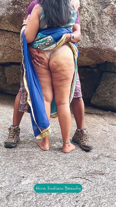 Indijski par romansa na otvorenom - Saree seks - Saree podignut i udaren po guzici