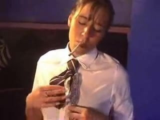 تلميذة تدخن3