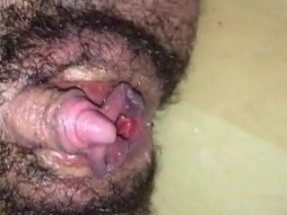 Grande clitoride peloso