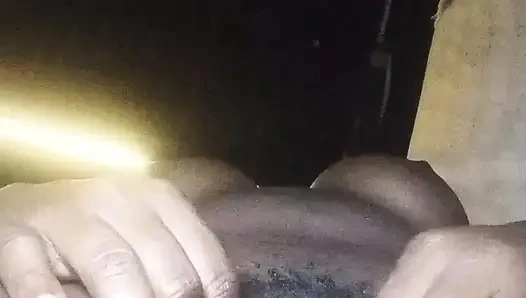 Sıkı amcığımı genişletmeye çalışıyorum