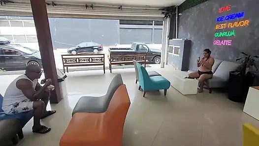 Ein köstliches schokoladen-popsicle