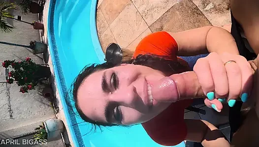 Nasse Brünette Mit Dickem Arsch Wird Am Pool Ins Gesicht Gefickt
