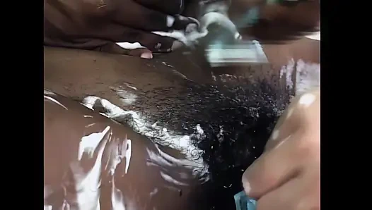 Тугая киска берет на себя