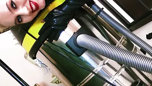 Babysitter Vacumming