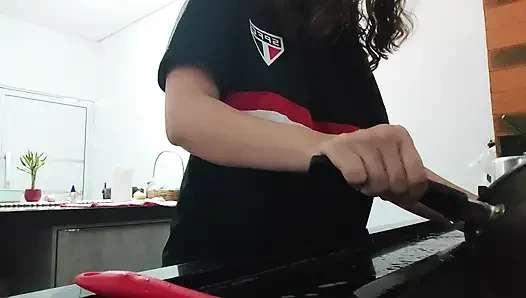 Woman teasing while washing dishes. She loves to transmit to the voyeurs on duty
