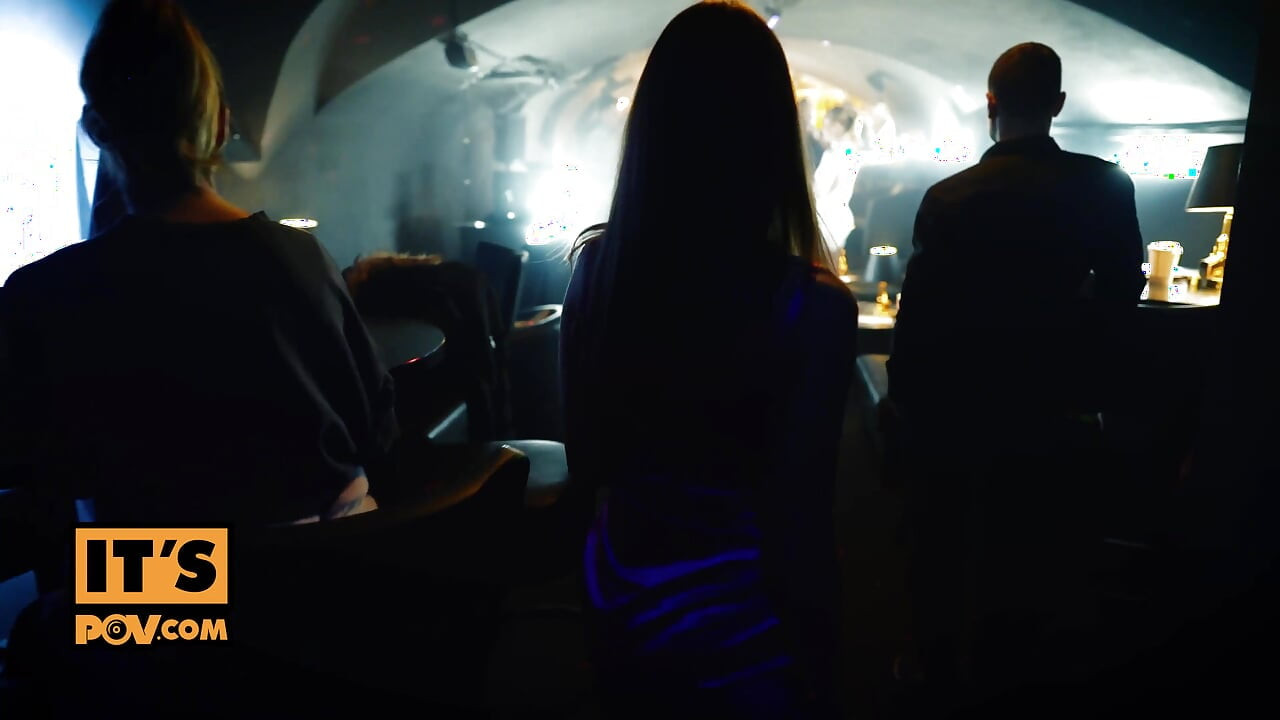 itsPOV - Întâlnire noaptea devine lesbiană când Sybil o linge pe bunăciune lesbiană Aislin