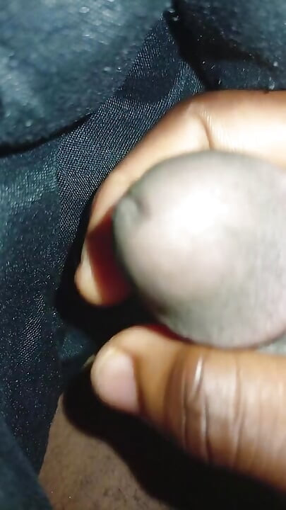 كنت أريد أن أستمني لكن إخوتي غير الأشقاء كانوا في المنزل