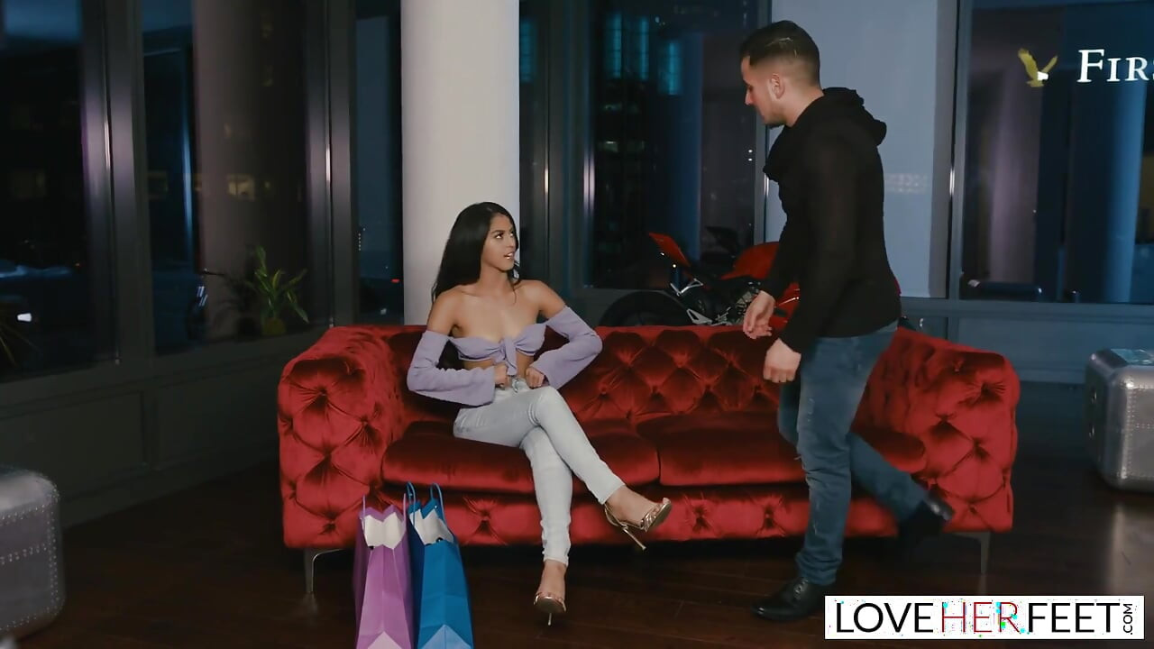 Sexy Sophia Leone Deepthroats And Rides A Big Dick