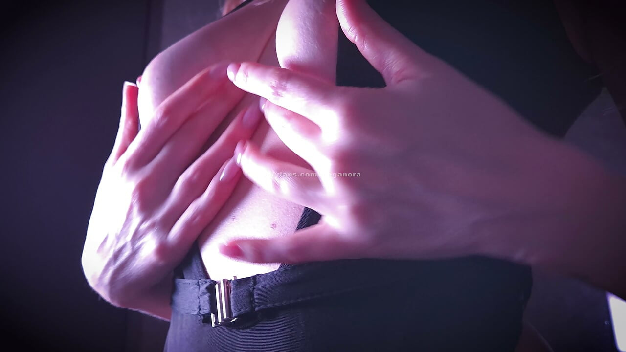 ASMR Sarışın Milf'in Doğal Büyük Göğüsleriyle Erotik Oyunu Amatör POV Solo Kız