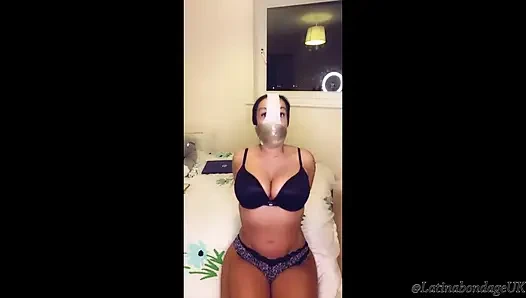 Латину заткнули кляпом в трусики и обмотали кляпом!
